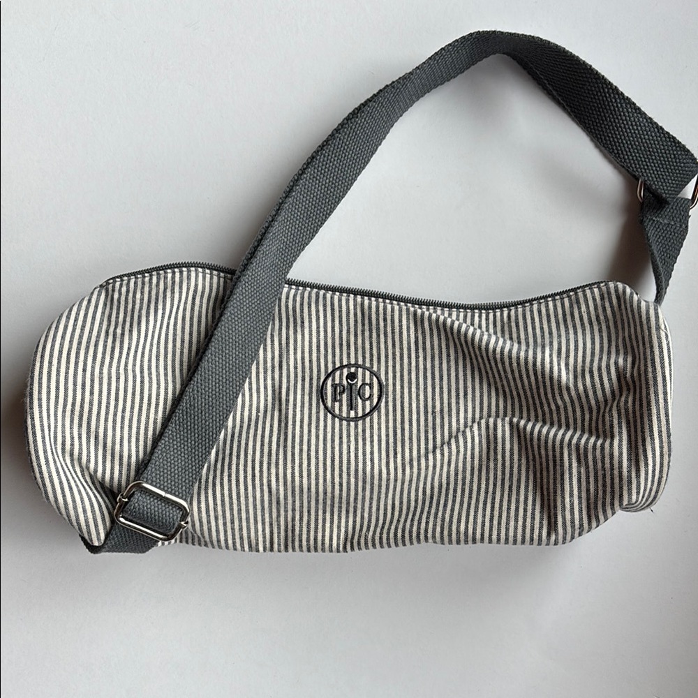 Pampered Chef Striped Wine Tote Carrying Travel Case for Wine Bottle